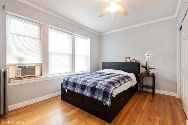 Foto del edificio - 4743 N Hamlin Ave