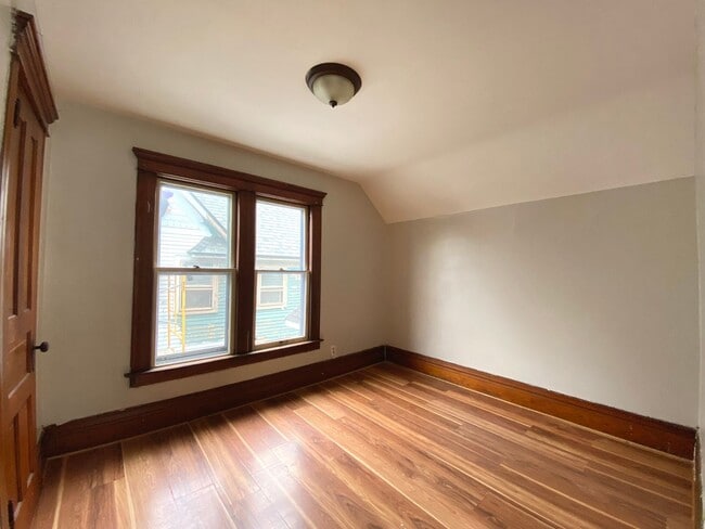 Foto del edificio - 617 Forest St