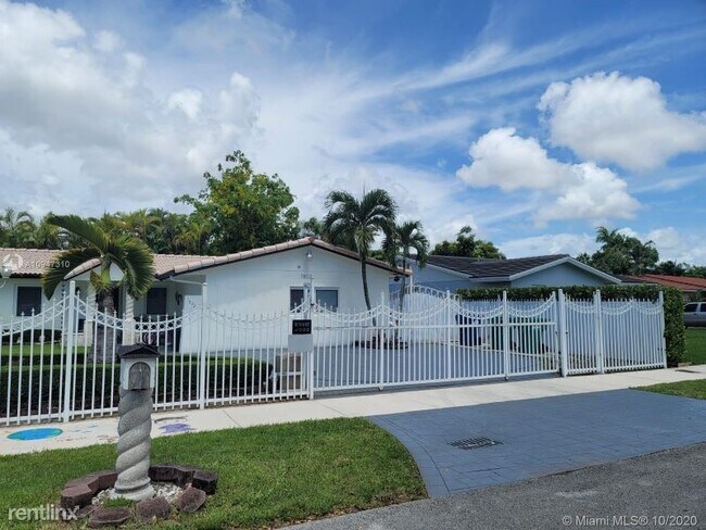 Foto del edificio - 4 br, 3 bath House - 7802 SW 129th Pl