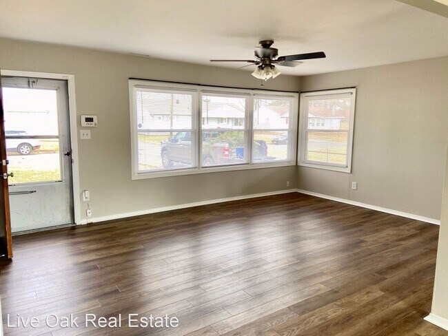 Building Photo - 3 br, 1 bath House - 2228 Corbett Ave