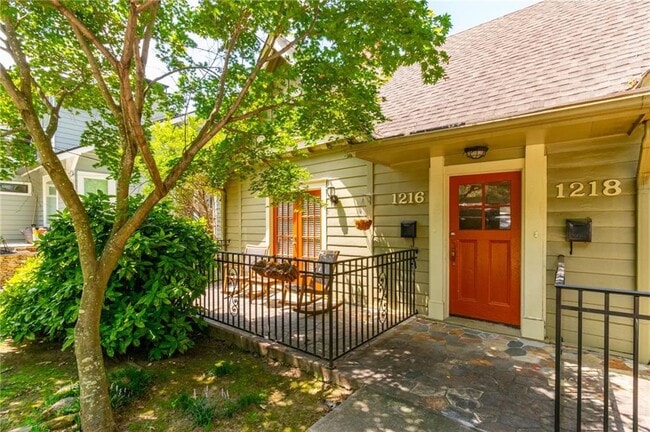 Foto del edificio - 1216 N Highland Ave NE