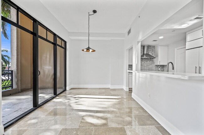 Building Photo - 200 E Palmetto Park Rd