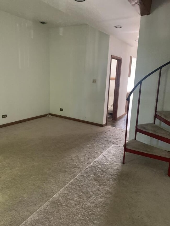 Building Photo - 2 bedroom in Chicago IL 60657