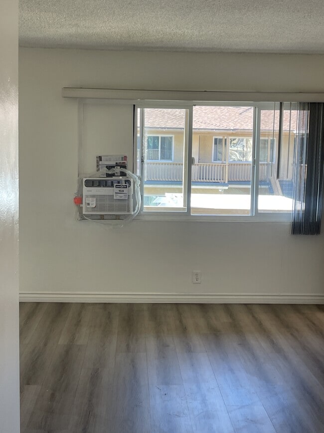 Foto del edificio - 7732 Chapman Ave