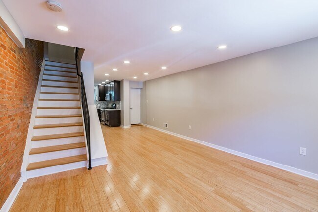 Foto del edificio - Three Bedroom Graduate Hospital Townhome