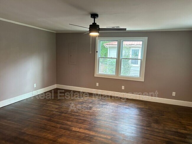 Foto del edificio - 821 E Tinsley St