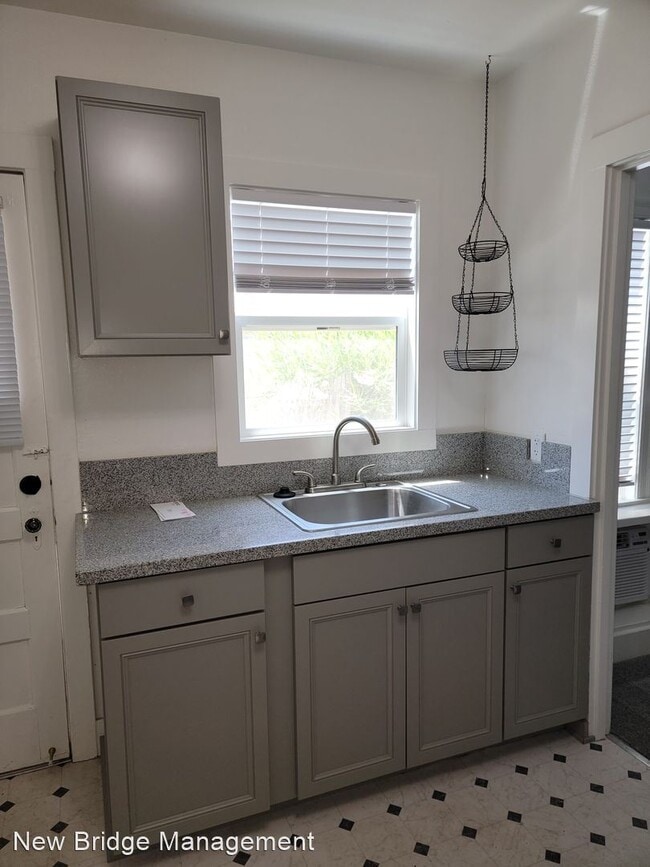 Building Photo - 1 br, 1 bath House - 209 Maxwell Ave