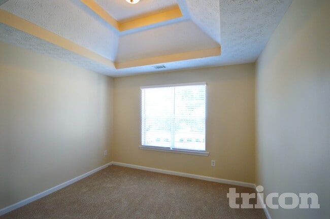 Foto del edificio - 45 Creekview Blvd