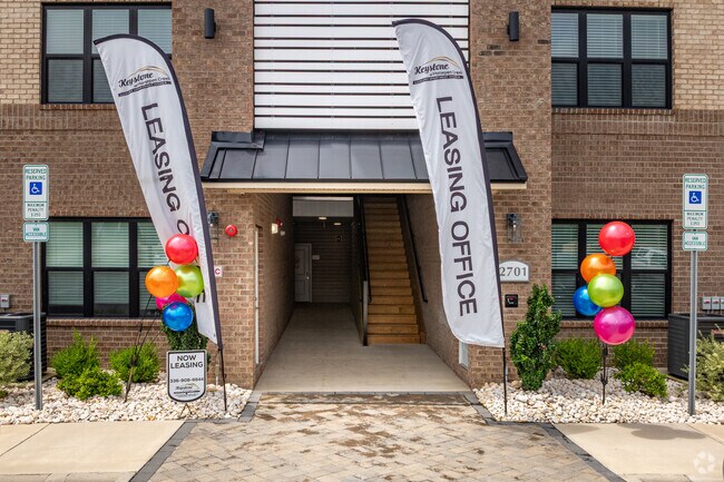 Oficina de arrendamiento: ¡Visítenos hoy para conocer nuestras opciones de alquiler gratuitas! - Keystone at Horse Pen Creek