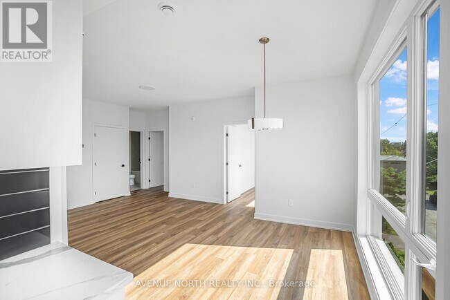 Building Photo - 391-391 Dieppe St