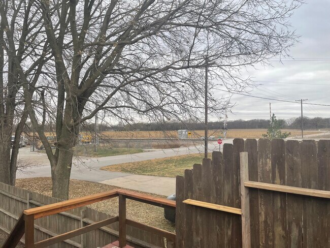 Vista de la cubierta trasera - 4120 Roy St