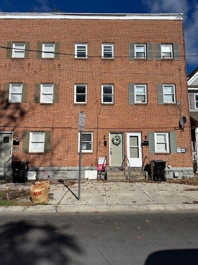 Primary Photo - Welcome to this 3 Story 3 Bedroom, 2 Bathr...