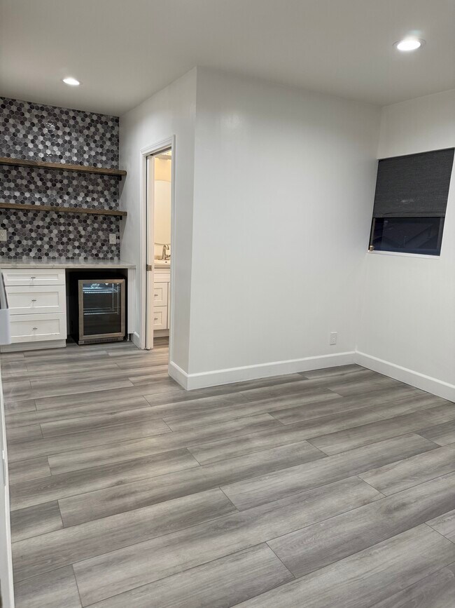 Estudio de 300 pies cuadrados, recientemente remodelado - 518 N 2nd Ave