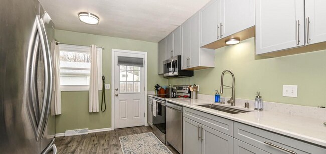 Back entrance/Kitchen - 200 N Moreland Blvd