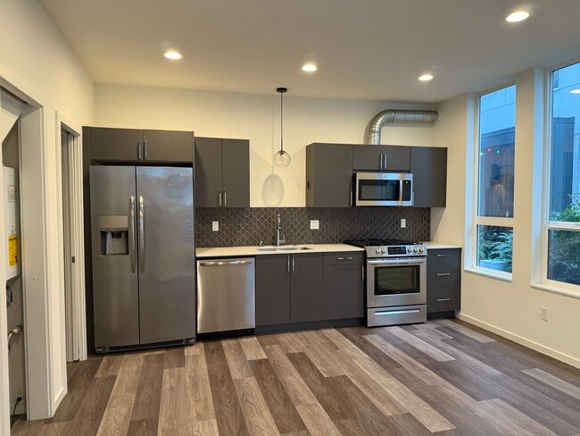 Foto del edificio - 2320C 15th Ave S