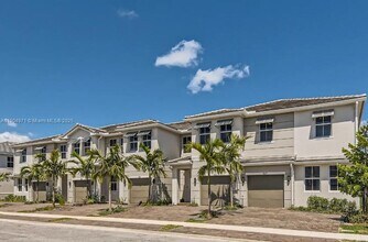 Building Photo - 117 SW 170th Ave