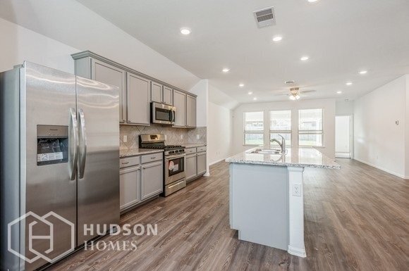 Foto del edificio - 9323 Clearwater Bluff Ln