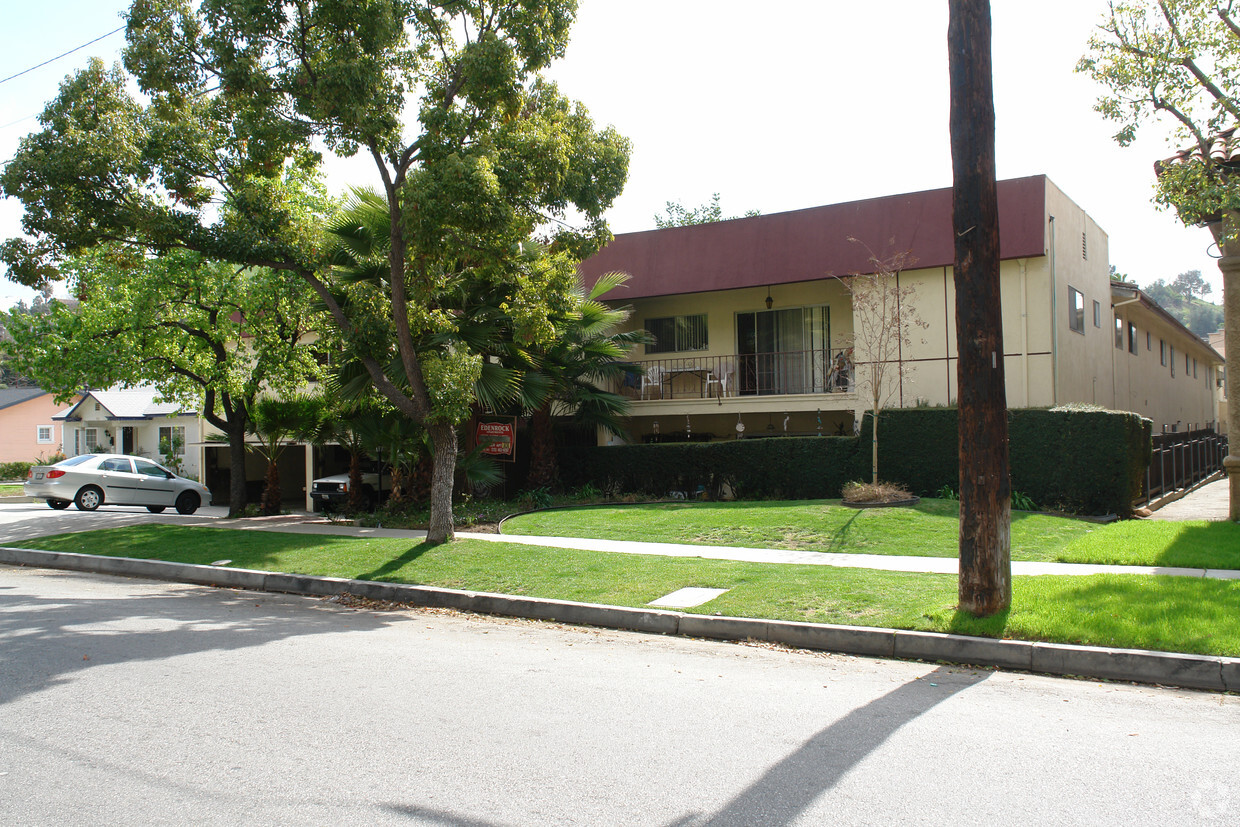 Building Photo - 1516 Rock Glen Ave