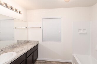 Building Photo - 5312 Rio Ramos St