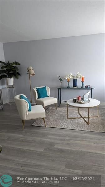 Foto del edificio - 4064 Cornwall E