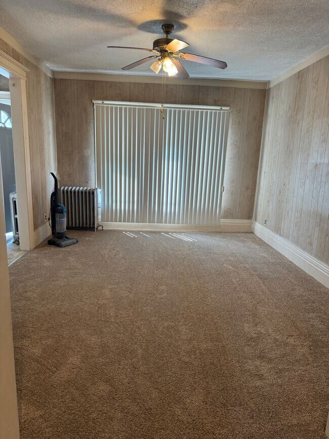Foto del edificio - 4 Bedroom spacious Colonial, mins from Dow...