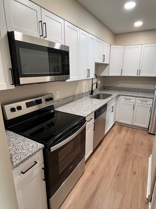 Kitchen - 1970 Goldsmith Ln