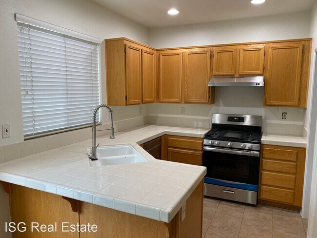 Building Photo - 2 br, 2.5 bath House - 1276 Stagecoach Tra...