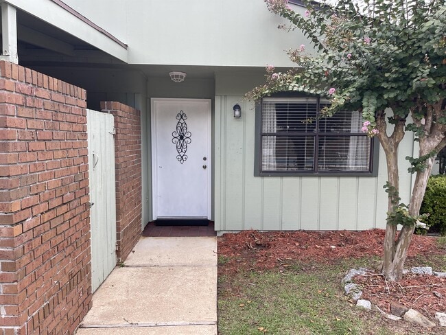 Building Photo - 132 SE Villas Ct