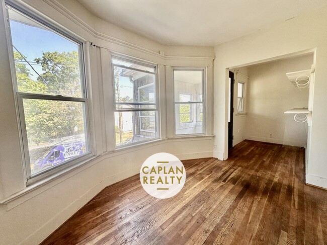 Building Photo - 104 Webster St