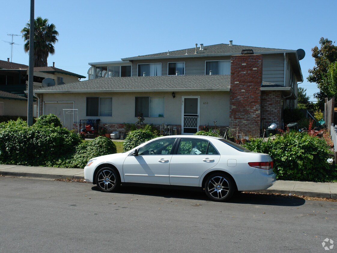 Building Photo - 652 Azara Pl