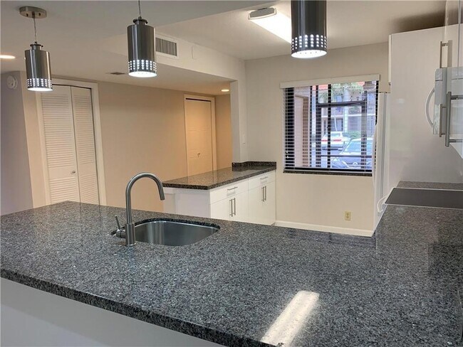 Foto del edificio - 434 Lakeview Dr