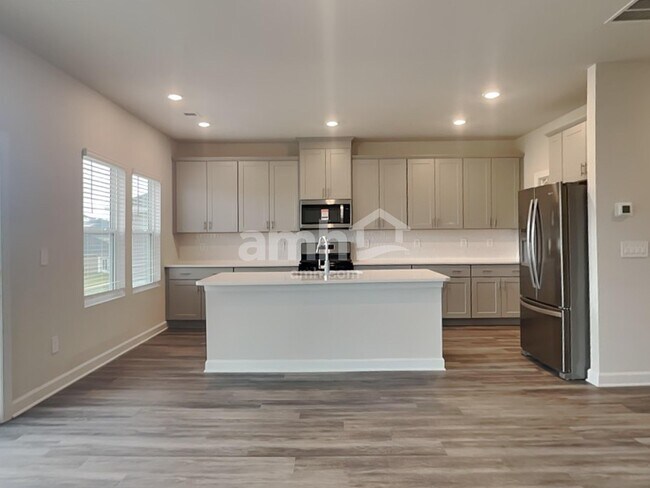 Foto del edificio - 754 Treeline Rd