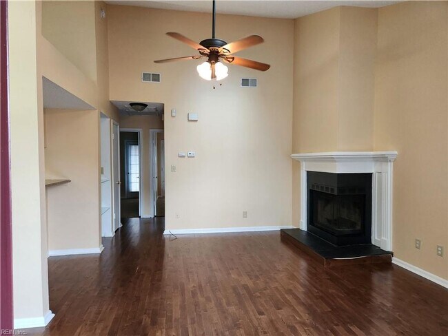Building Photo - 3722 B Towne Point Rd