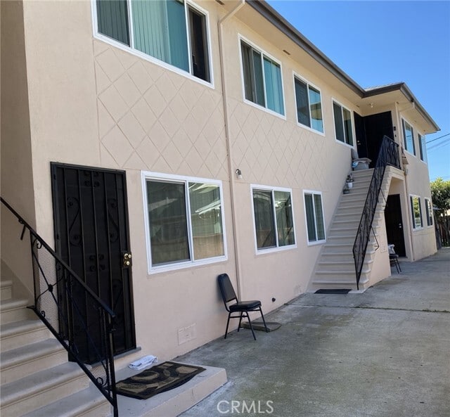 Building Photo - 1131 N Kenmore Ave