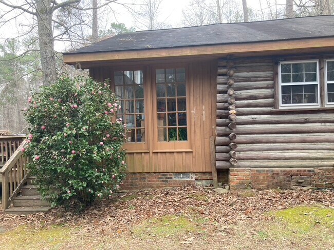 Building Photo - 3061 Hodge Rd