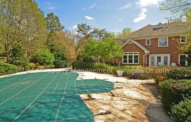Foto del edificio - 1072 Briarcliff Rd