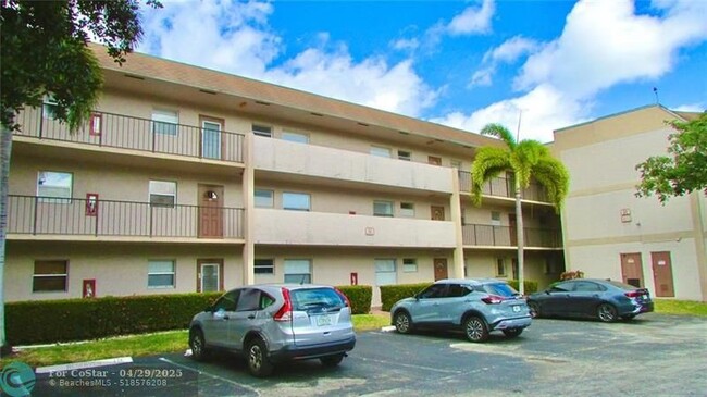 Foto del edificio - 8311 Sands Point Blvd