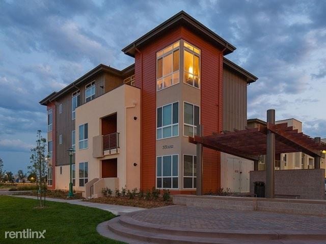 Foto del edificio - 3131 Roslyn Way