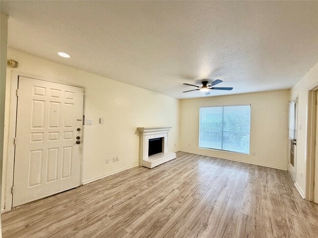 Building Photo - 2120 Wilcrest Dr