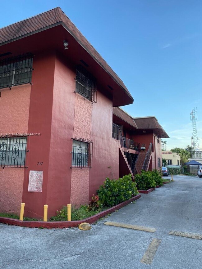 Foto del edificio - 747 NW 13th Ave