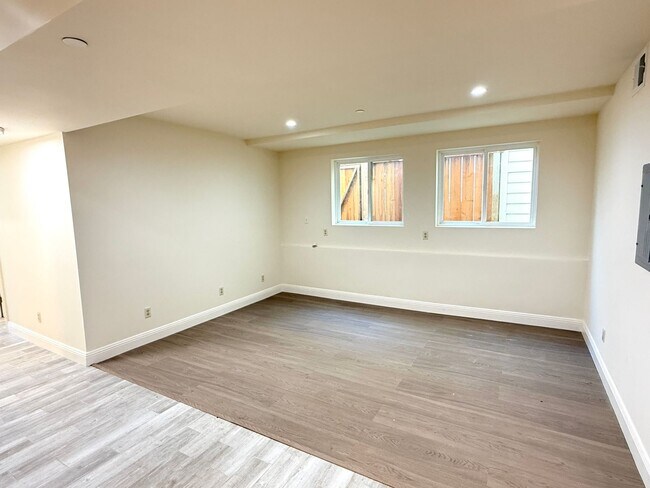 Foto del edificio - 220A-220A Sadowa St