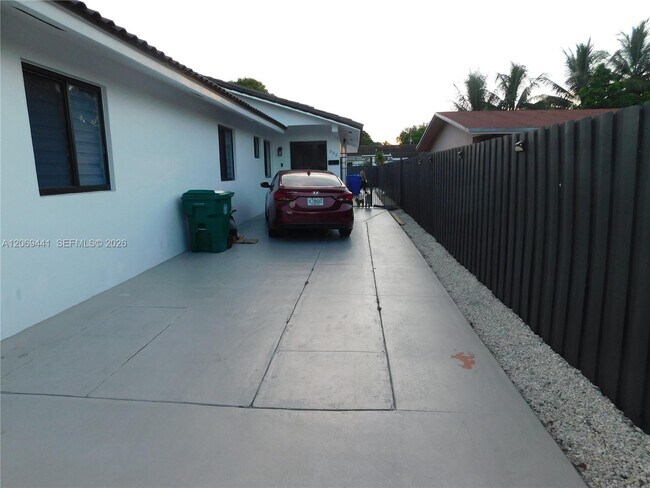 Foto del edificio - 330 NW 43rd Pl
