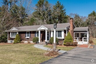Building Photo - 114 Standish St