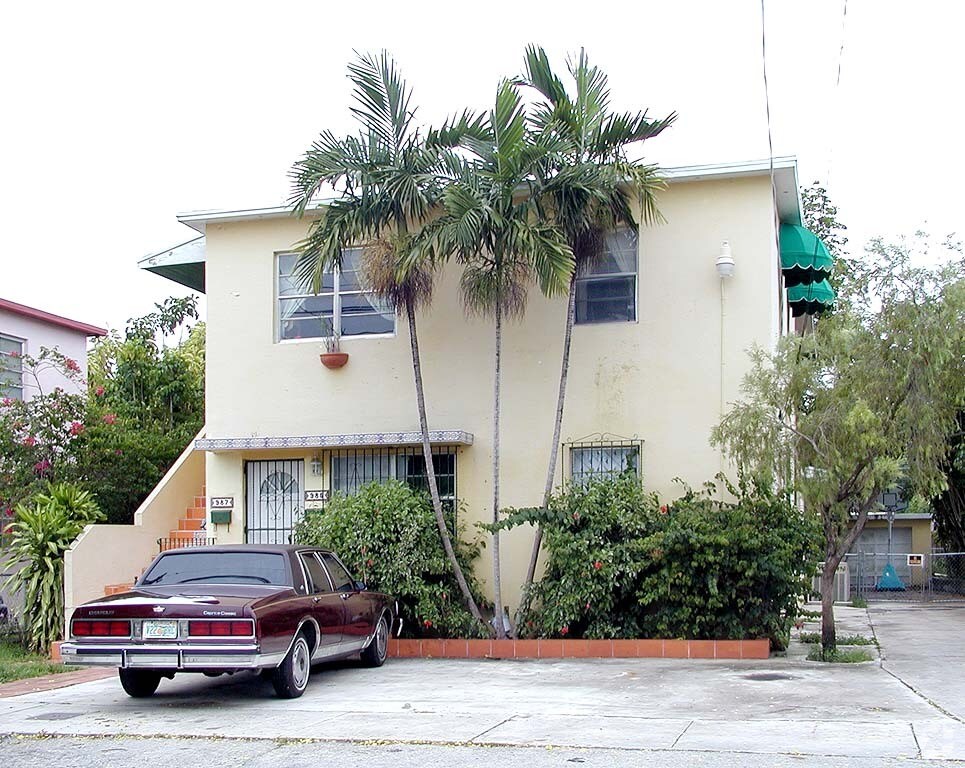 Vista principal - 985 SW 10th St