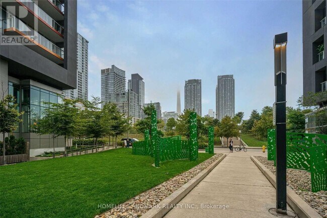 Photo du bâtiment - 85-3185 Queens Wharf Rd