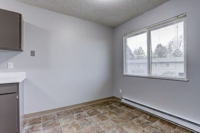 Building Photo - Stop! Look! Lease! Spacious 2-Bedroom with...