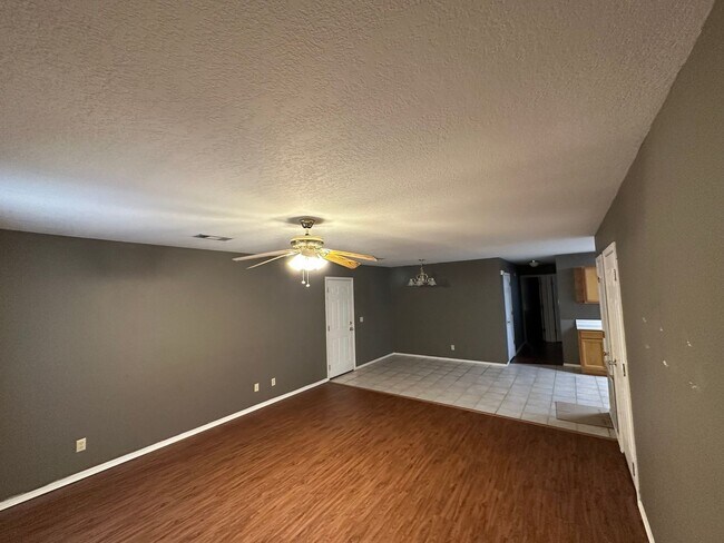 Foto del edificio - 301 Holly St