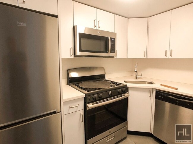 Building Photo - EAST 56 STREET