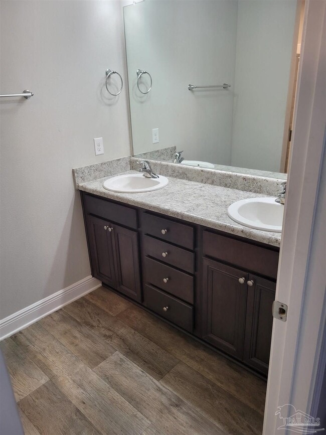 Foto del edificio - 6081 Royal Port Ct