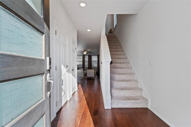 Building Photo - 3007 Salvidar Bend